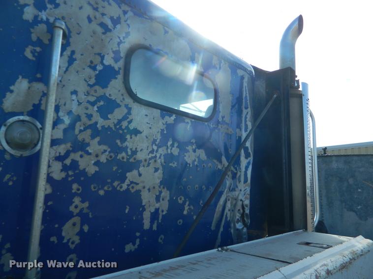 image for item K2694 1996 Freightliner FLD112 semi truck