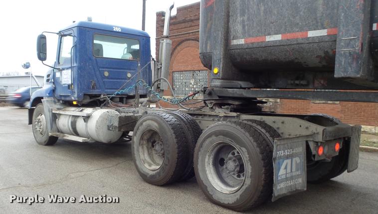 image for item K7697 2004 Mack CX613 semi truck