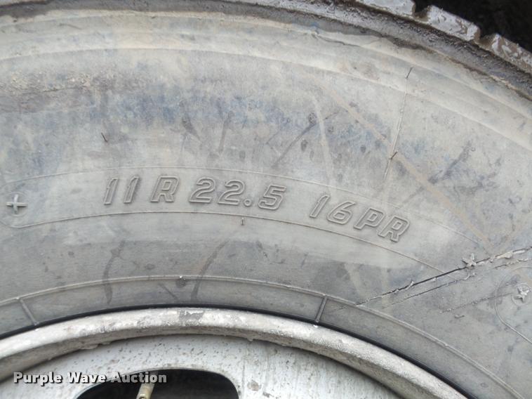 image for item K7697 2004 Mack CX613 semi truck