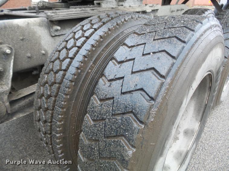 image for item K7697 2004 Mack CX613 semi truck