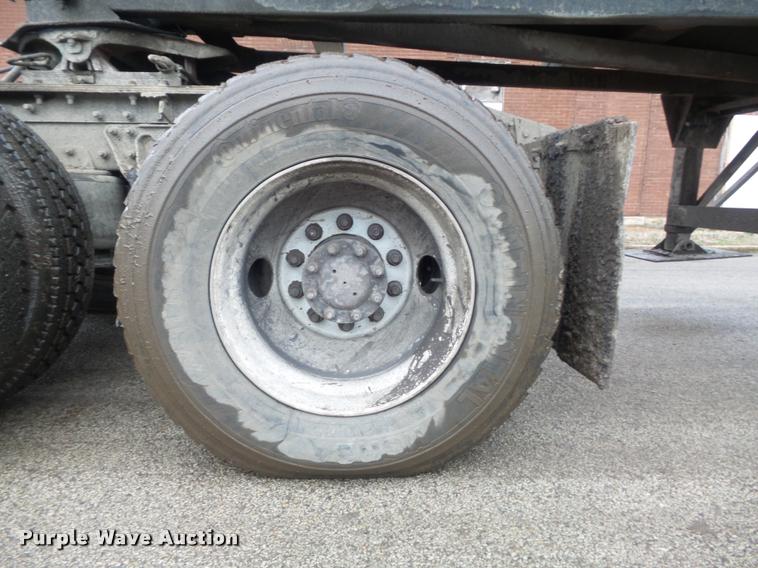 image for item K7697 2004 Mack CX613 semi truck