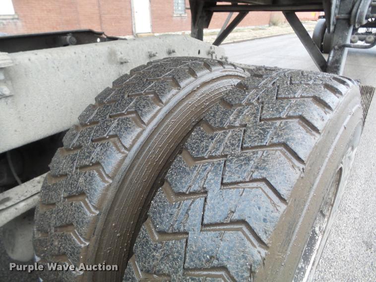 image for item K7697 2004 Mack CX613 semi truck