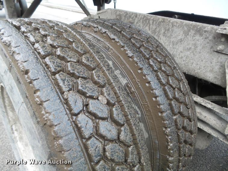 image for item K7697 2004 Mack CX613 semi truck