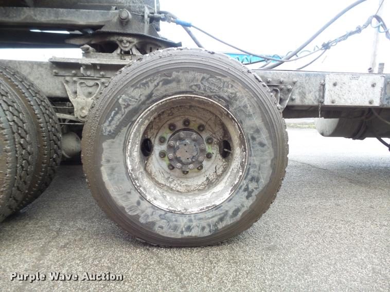 image for item K7697 2004 Mack CX613 semi truck