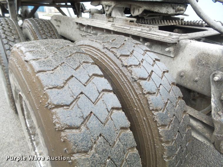 image for item K7697 2004 Mack CX613 semi truck