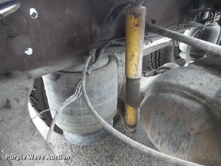 image for item K7697 2004 Mack CX613 semi truck