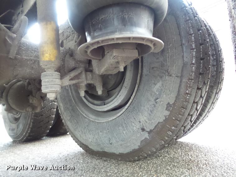 image for item K7697 2004 Mack CX613 semi truck