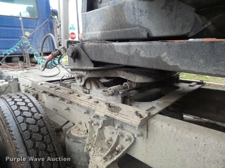 image for item K7697 2004 Mack CX613 semi truck