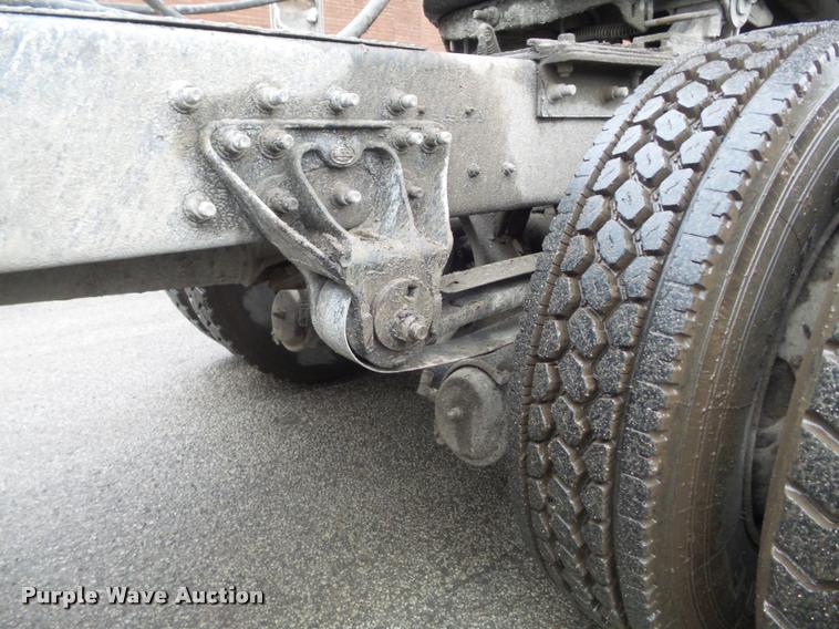 image for item K7697 2004 Mack CX613 semi truck