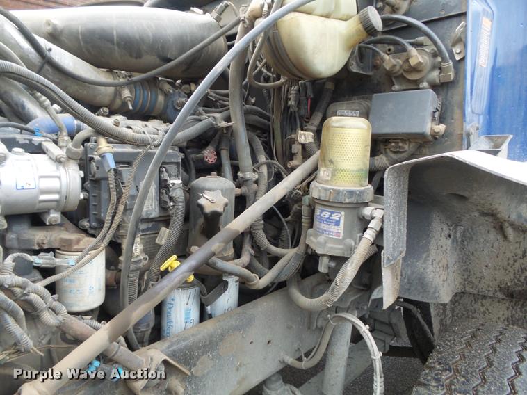 image for item K7697 2004 Mack CX613 semi truck