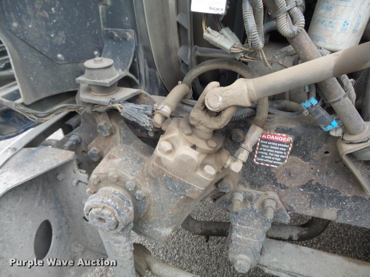 image for item K7697 2004 Mack CX613 semi truck