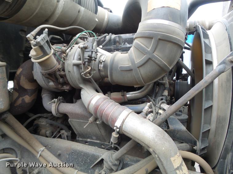 image for item K7697 2004 Mack CX613 semi truck