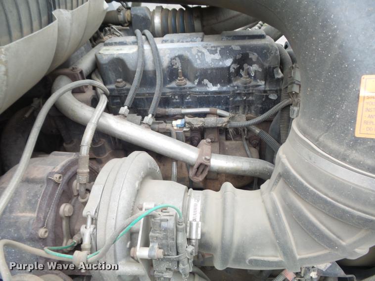 image for item K7697 2004 Mack CX613 semi truck