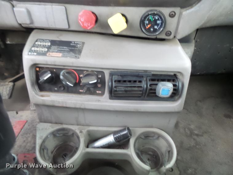 image for item K7697 2004 Mack CX613 semi truck