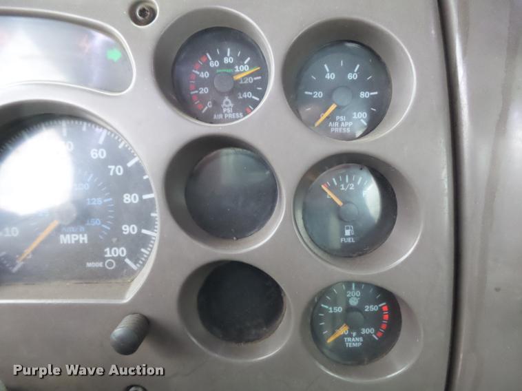 image for item K7697 2004 Mack CX613 semi truck