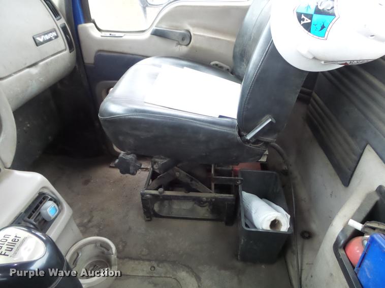 image for item K7697 2004 Mack CX613 semi truck