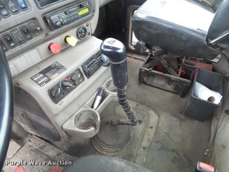 image for item K7697 2004 Mack CX613 semi truck