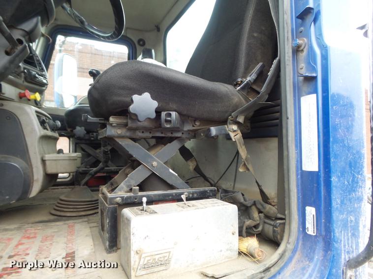 image for item K7697 2004 Mack CX613 semi truck