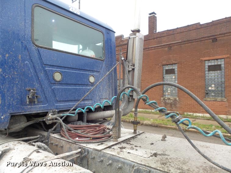 image for item K7697 2004 Mack CX613 semi truck