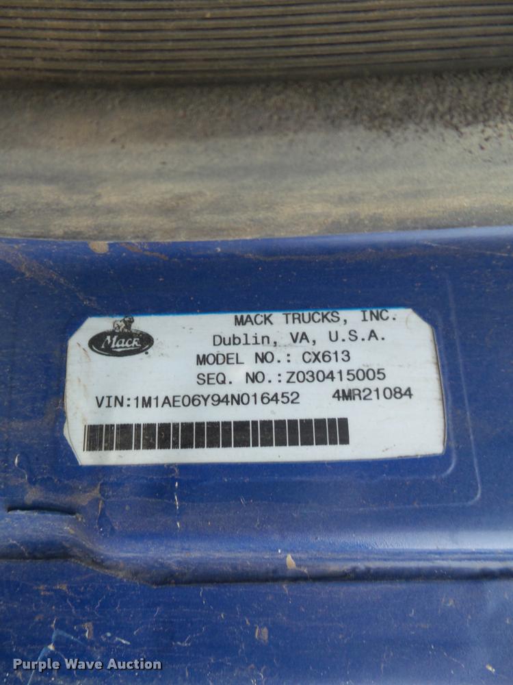 image for item K7697 2004 Mack CX613 semi truck