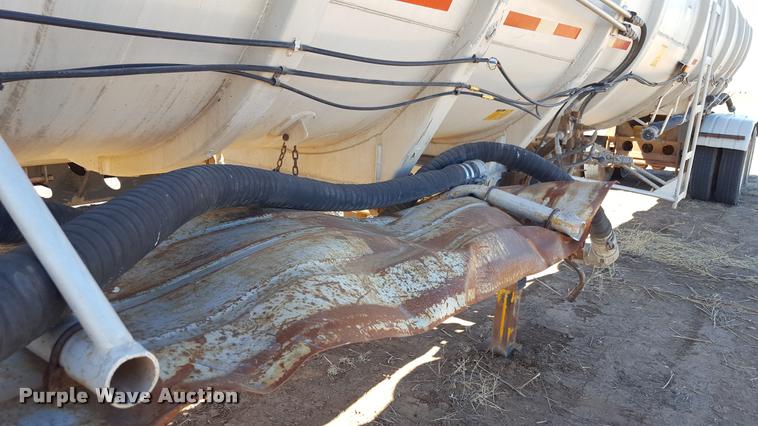 image for item L1600 1980 Fruehauf TAP-F2-W8000 tank trailer