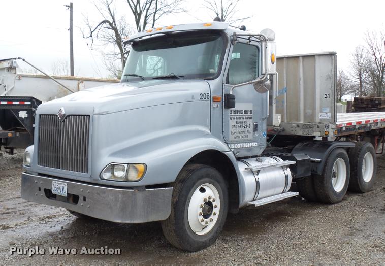 image for item L4654 2005 International 9200i semi truck