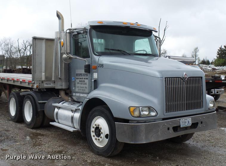 image for item L4654 2005 International 9200i semi truck