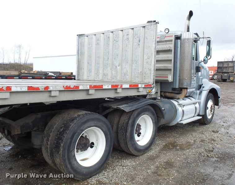 image for item L4654 2005 International 9200i semi truck