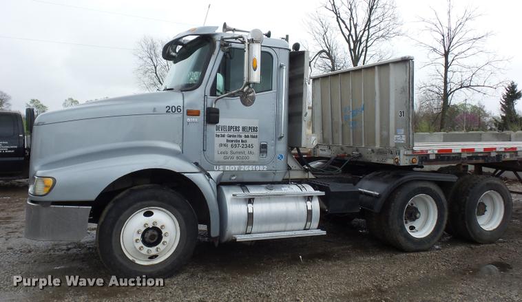 image for item L4654 2005 International 9200i semi truck