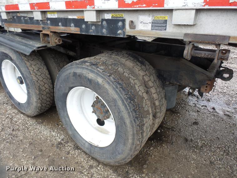 image for item L4654 2005 International 9200i semi truck