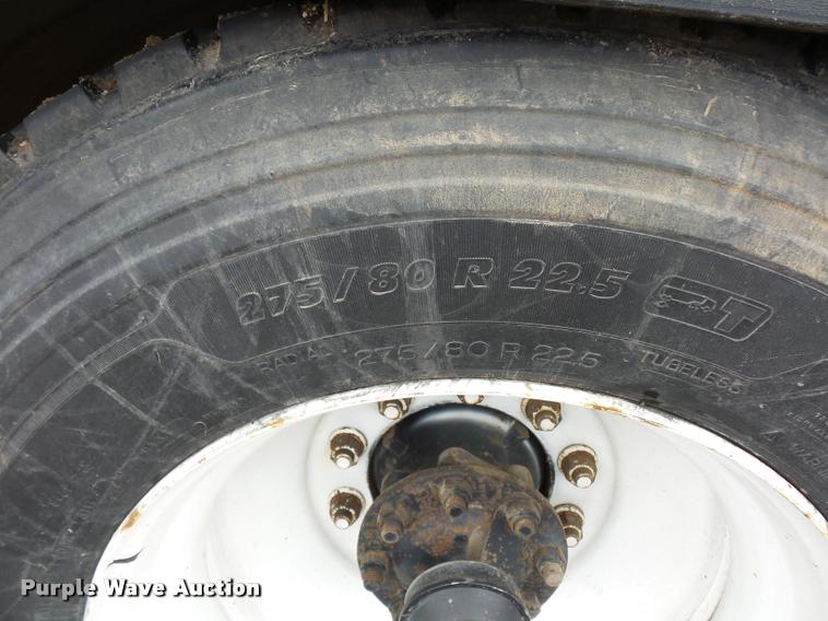 image for item L4654 2005 International 9200i semi truck