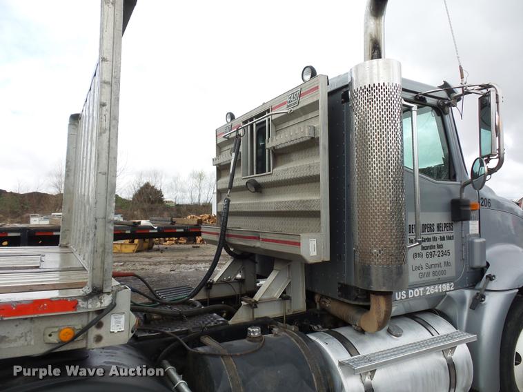 image for item L4654 2005 International 9200i semi truck