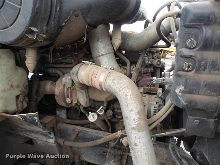 image for item L4654 2005 International 9200i semi truck