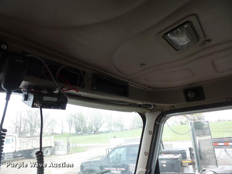 image for item L4654 2005 International 9200i semi truck