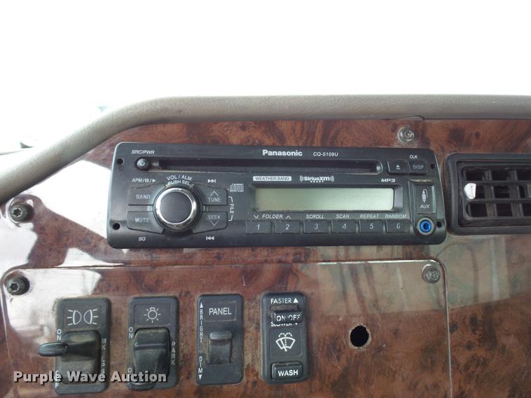 image for item L4654 2005 International 9200i semi truck