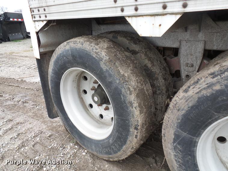 image for item L4660 1987 Timpte double hopper grain trailer