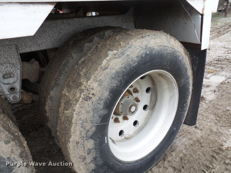 image for item L4660 1987 Timpte double hopper grain trailer