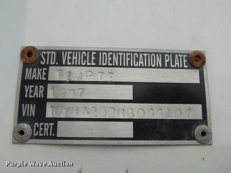 image for item L4660 1987 Timpte double hopper grain trailer