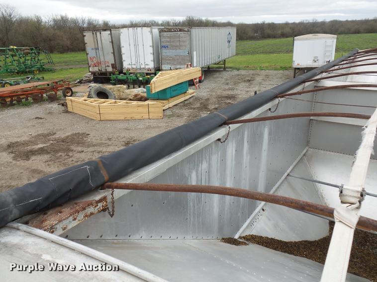 image for item L4660 1987 Timpte double hopper grain trailer