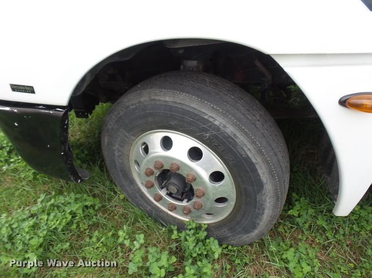 image for item L4662 2006 Freightliner Columbia semi truck