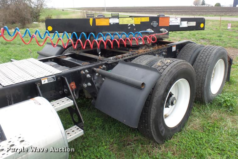 image for item L4662 2006 Freightliner Columbia semi truck