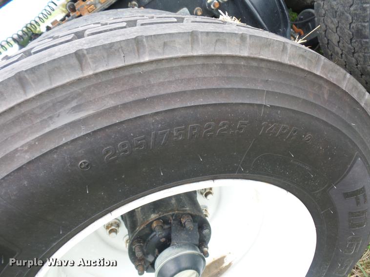 image for item L4662 2006 Freightliner Columbia semi truck