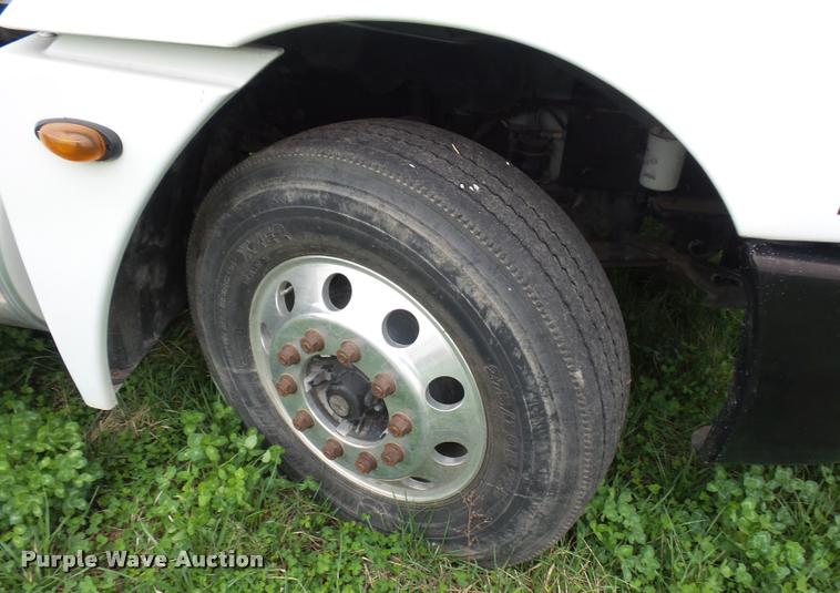 image for item L4662 2006 Freightliner Columbia semi truck