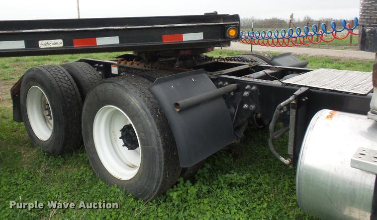 image for item L4662 2006 Freightliner Columbia semi truck