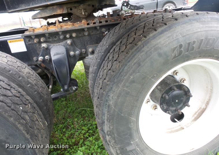 image for item L4662 2006 Freightliner Columbia semi truck