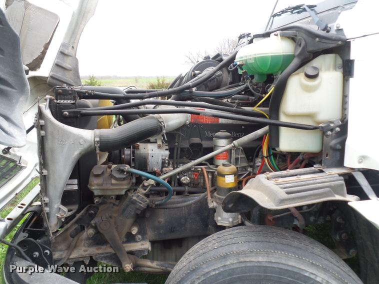 image for item L4662 2006 Freightliner Columbia semi truck