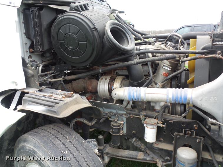 image for item L4662 2006 Freightliner Columbia semi truck