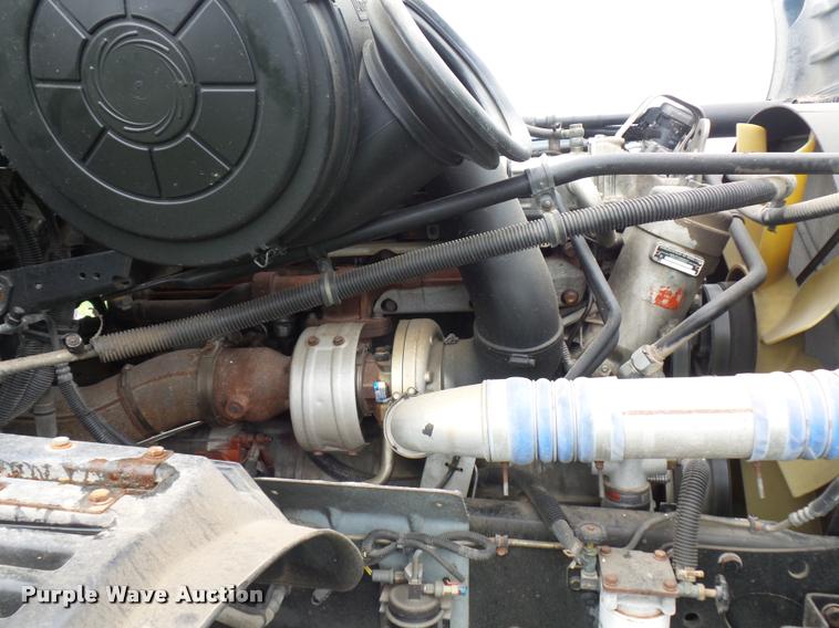 image for item L4662 2006 Freightliner Columbia semi truck