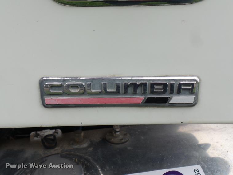 image for item L4662 2006 Freightliner Columbia semi truck