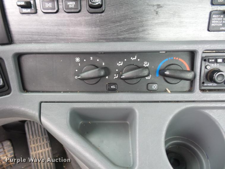 image for item L4662 2006 Freightliner Columbia semi truck